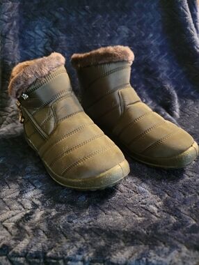 Insulated Quilted Faux Fur Lined Ankle Booties - Black - Size 8